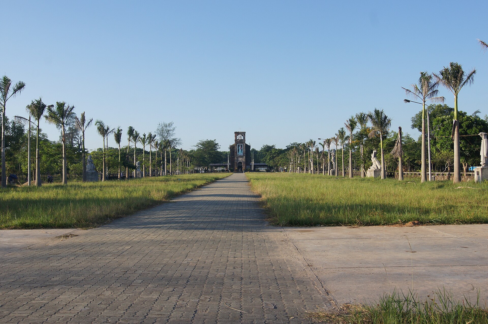 Toàn cảnh Quảng trường Mân Côi La Vang